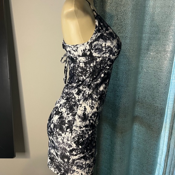 Athleta Monochrome Patterned Activewear - Picture 5 of 7